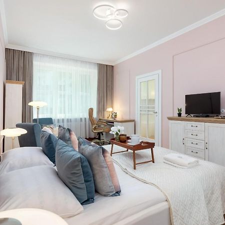 Luxurious & Unique Apartment Mickiewicza Cracow By Renters Prestige Krakow Exterior photo